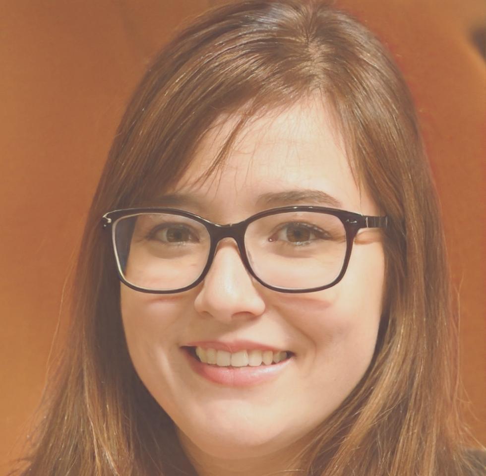 Emma Thompson, Business Finance Consultant